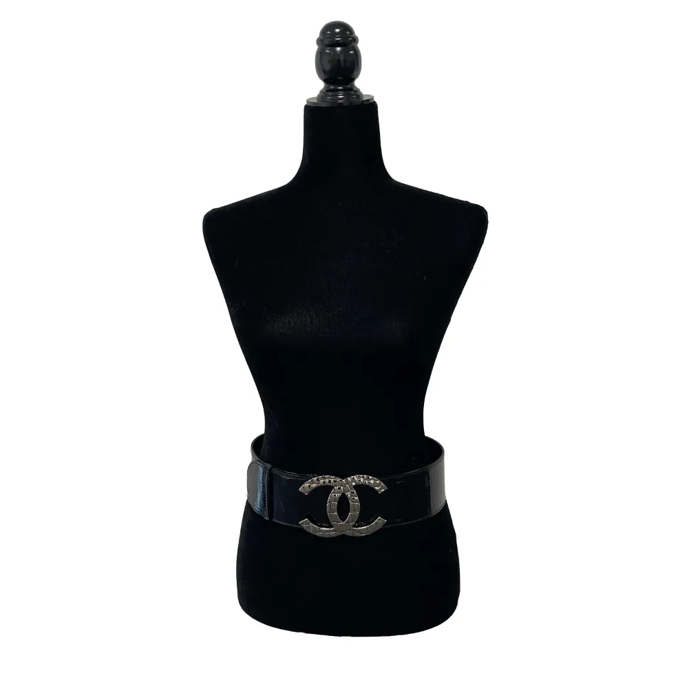 CHANEL - Excellent - 07P CC Logo Wide Patent Waist - Black - 80 - 32 - Belt