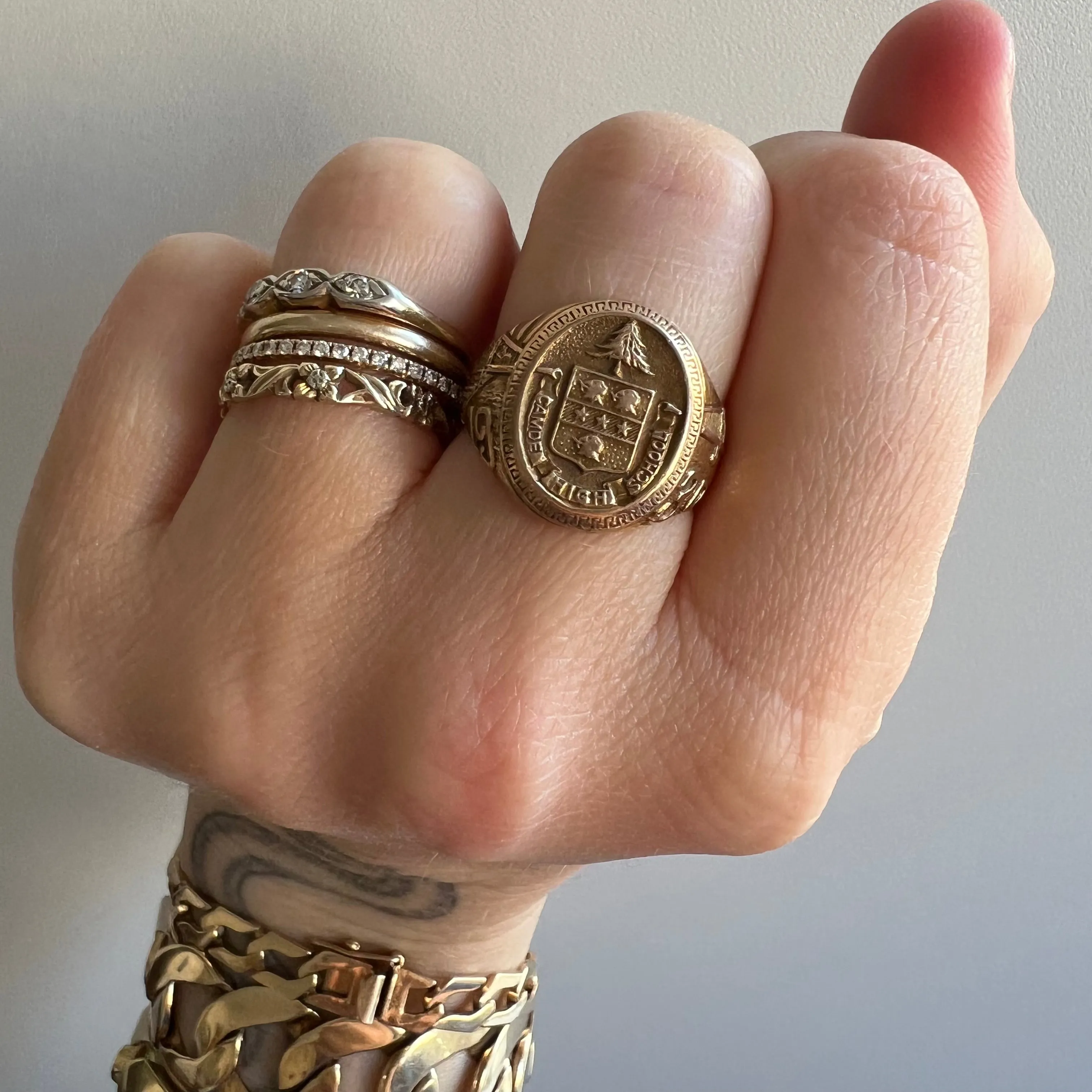 V I N T A G E // Benjamin Franklin Bridge / 10k yellow gold 1930 Camden NJ High school signet ring / size 6