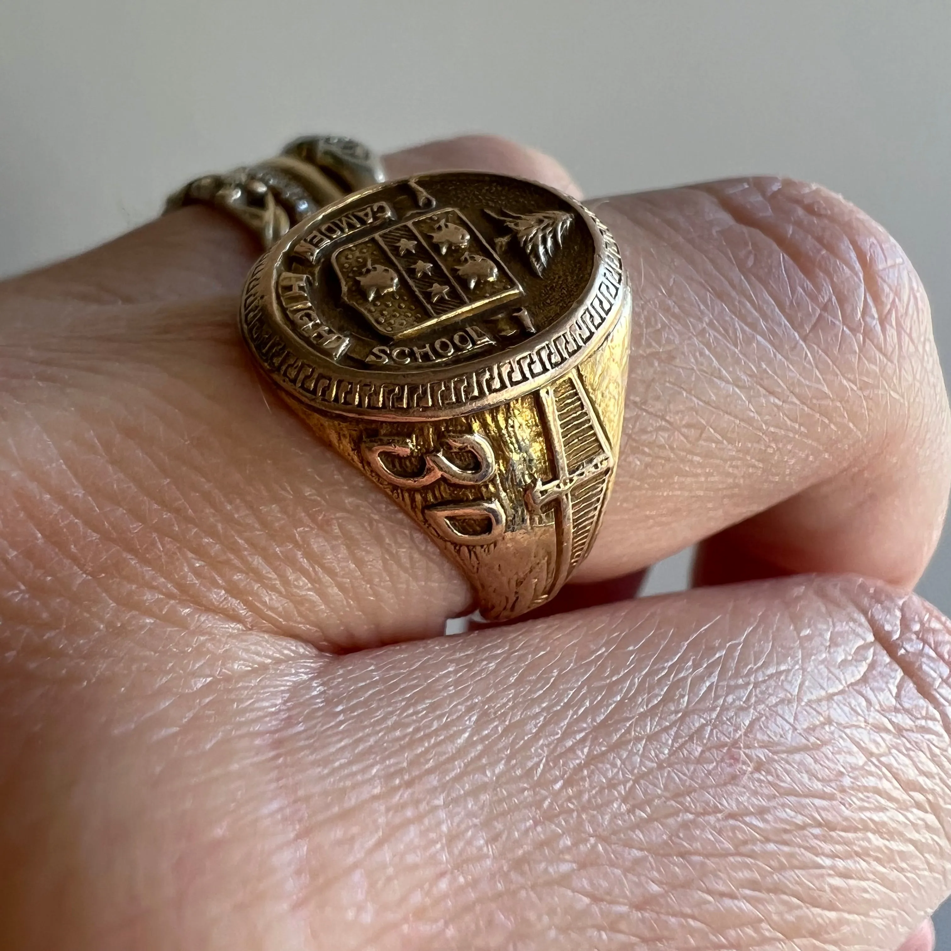 V I N T A G E // Benjamin Franklin Bridge / 10k yellow gold 1930 Camden NJ High school signet ring / size 6